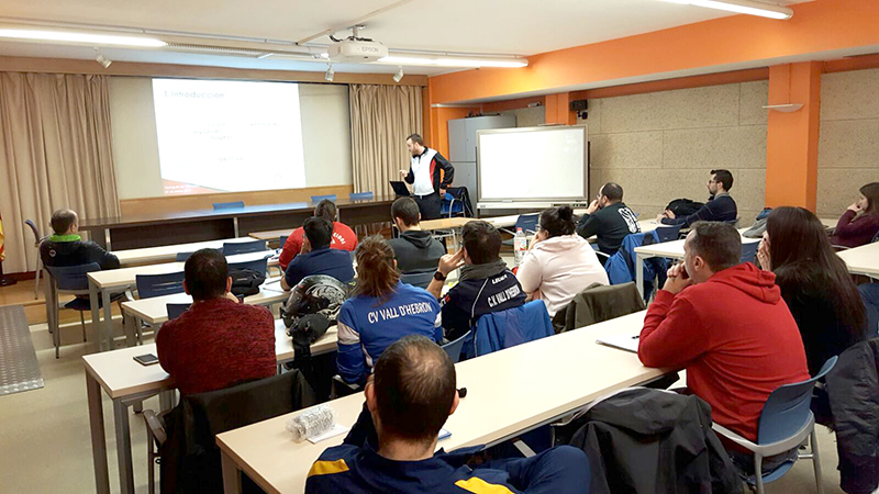 Els entrenadors de Superlliga debaten com arribar i com gestionar l’alt rendiment
