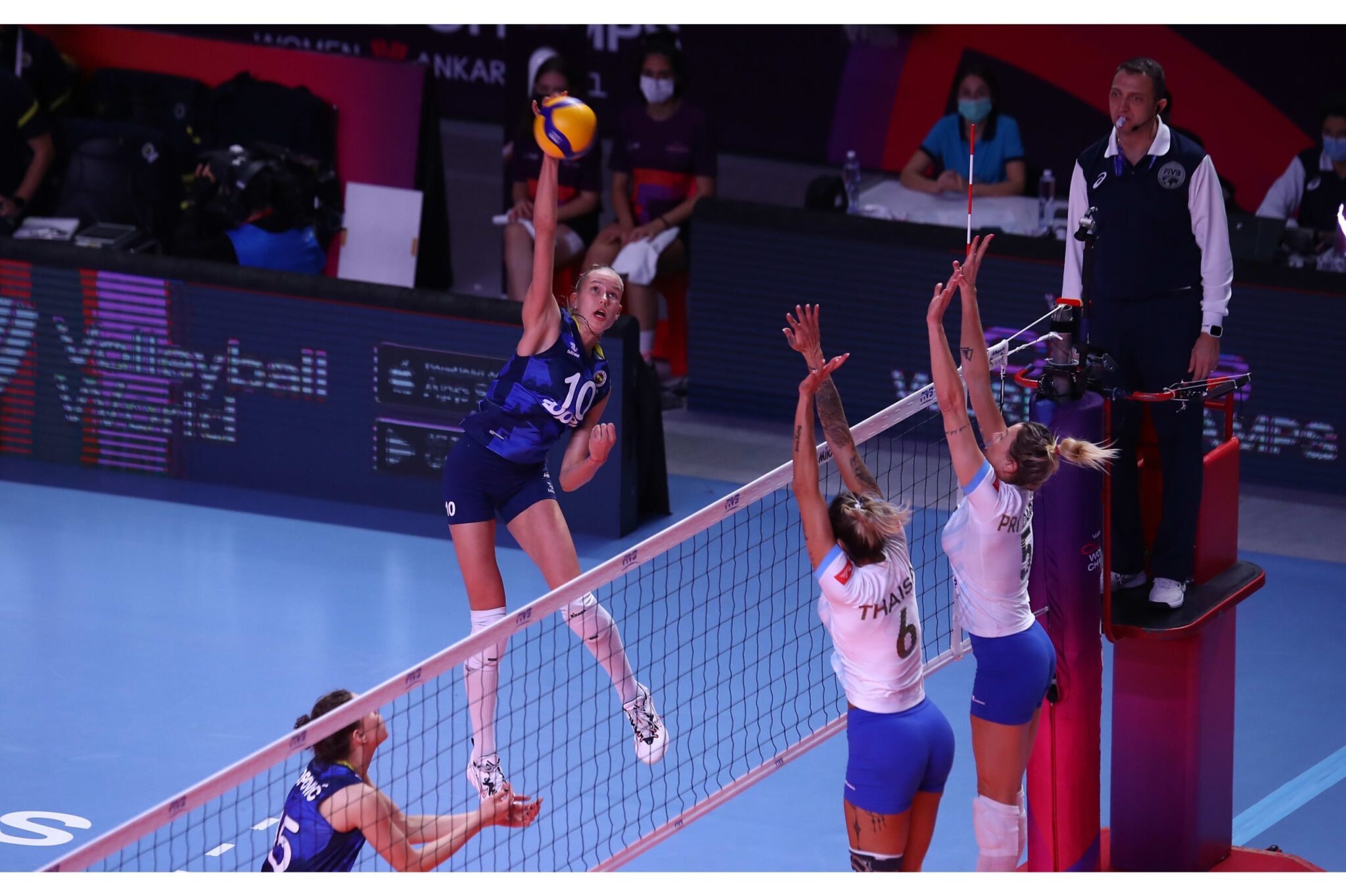 david-fern-ndez-participa-al-campionat-del-m-n-femen-de-voleibol